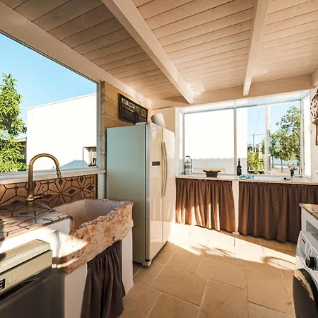 Helloapulia - Authentic Trulli Petricore With Private And Pool Villa